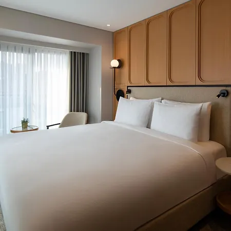 Lunet Old Hotel *