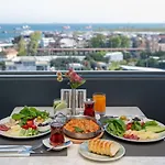 Lunet Old Hotel